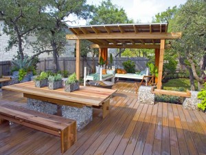 Don't neglect the outdoor space when staging a home!
